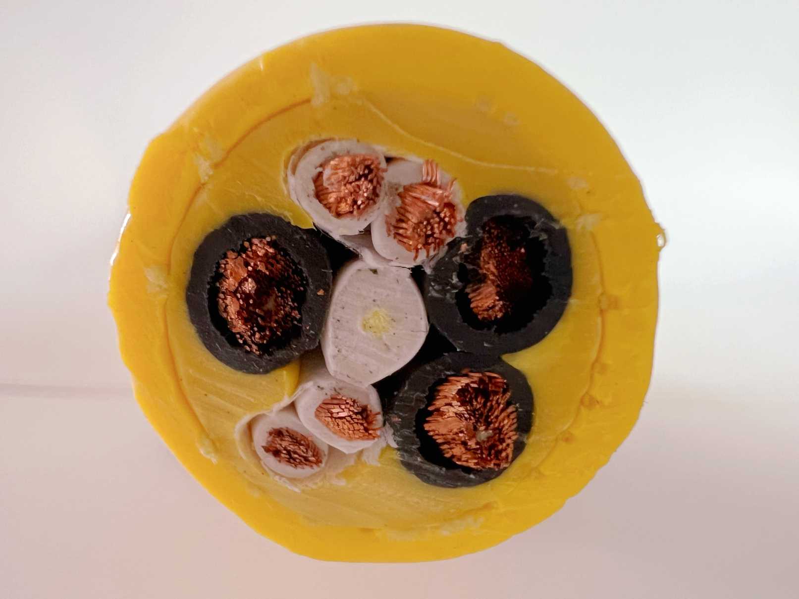 Industrial reeling cable for mobile machinery.jpg