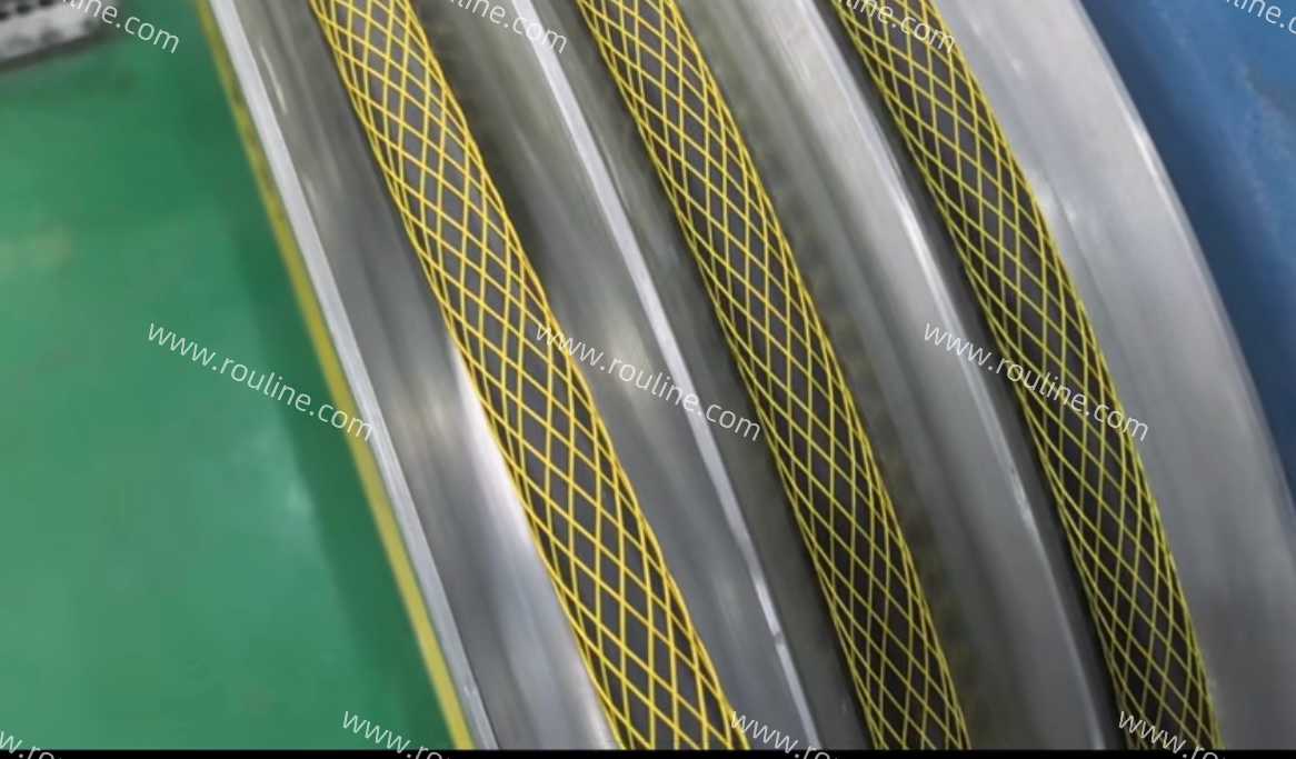 Braided aramid fiber strength member for industrial cables.jpg