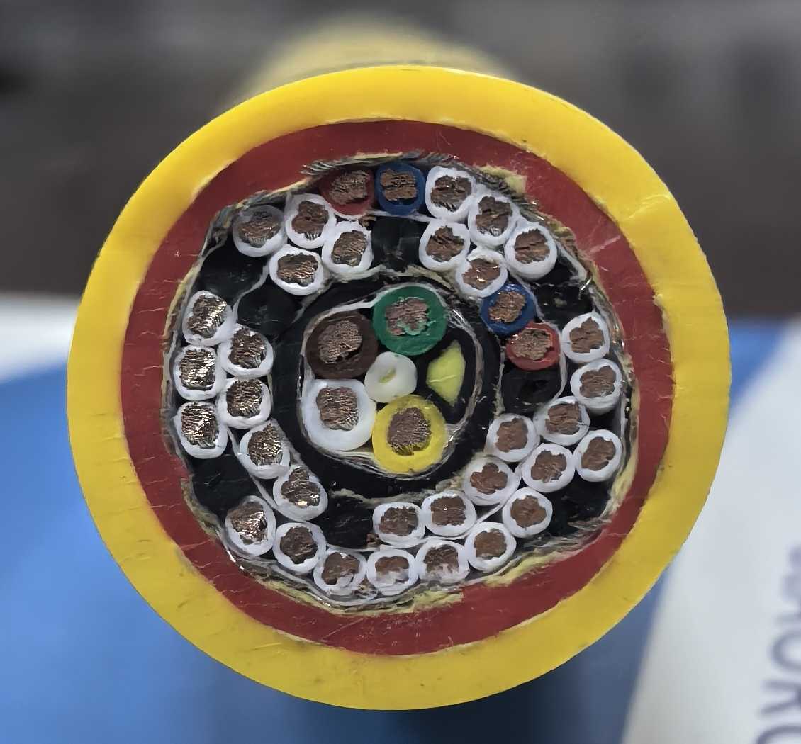 cross section of ROV umbilical cable showing power and fiber core structure.jpg